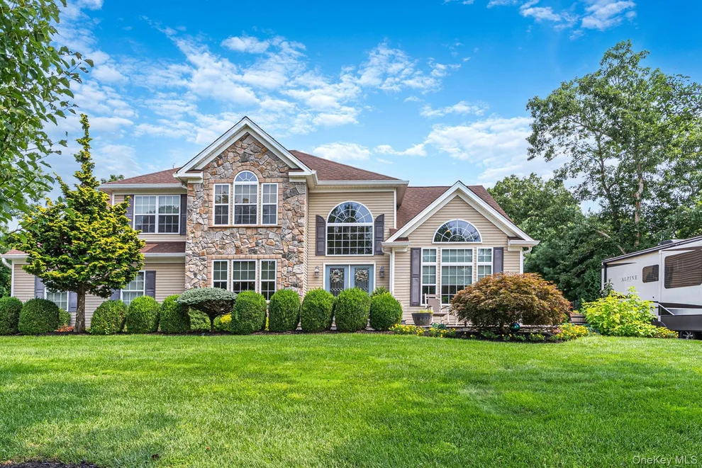 Unit for sale at 11 Horstead Court, Brookhaven, NY 11980