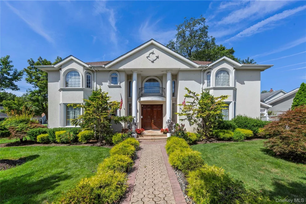 Unit for sale at 11 Manor Avenue, North Hempstead, NY 11577