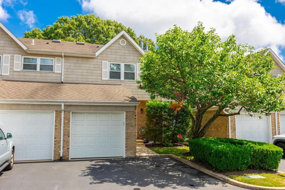 Unit for sale at 1425 Jerusalem Avenue, Hempstead, NY 11566