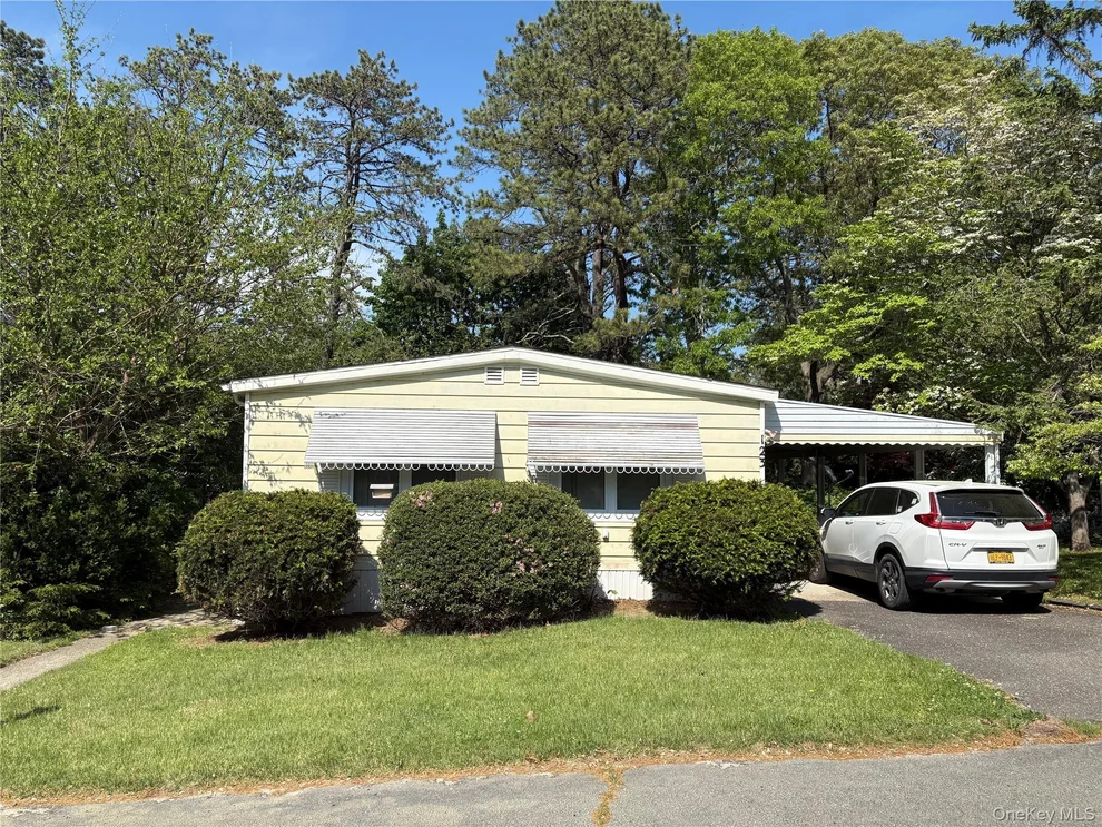 Unit for sale at 525/123 Riverleigh Ave, Riverhead, NY 11901