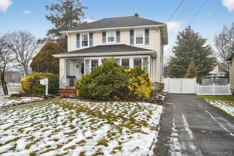 Unit for sale at 9 Garden Place, Islip, NY 11706
