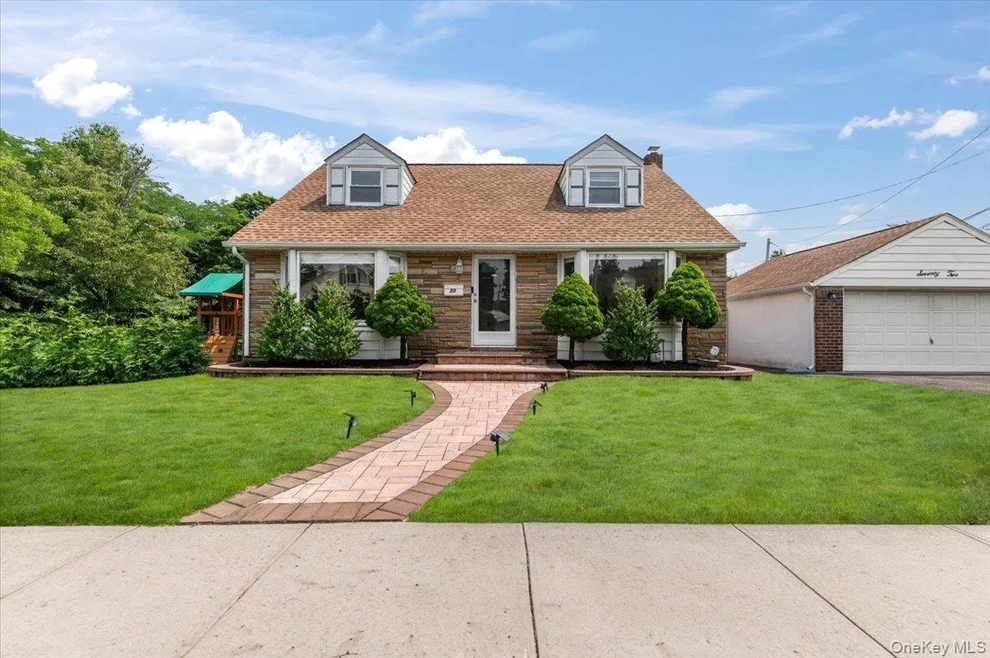 Unit for sale at 72 Pembrook Drive, North Hempstead, NY 11501