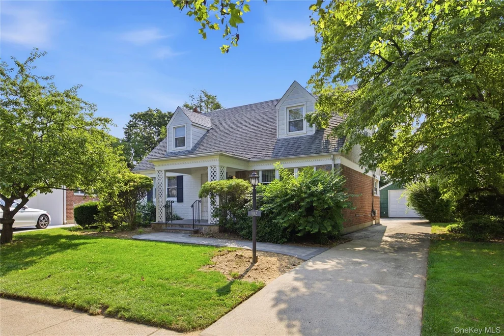 Unit for sale at 102 Stephan Marc Lane, North Hempstead, NY 11040