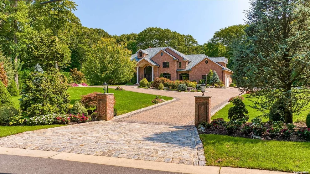 Unit for sale at 14 Glenby Lane, Oyster Bay, NY 11545