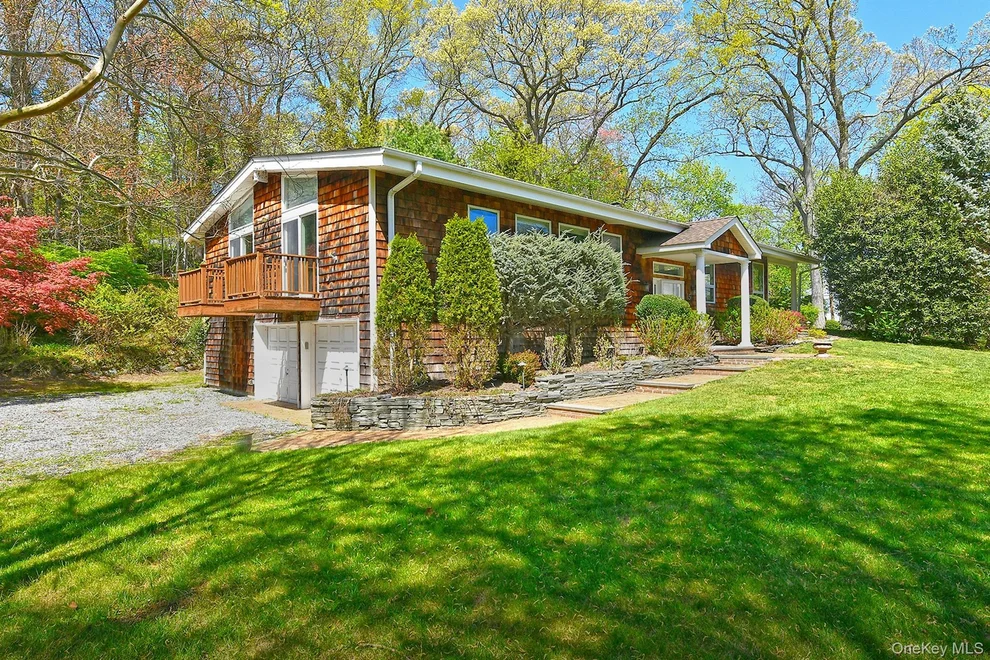 Unit for sale at 15 Mariners Court, Huntington, NY 11721