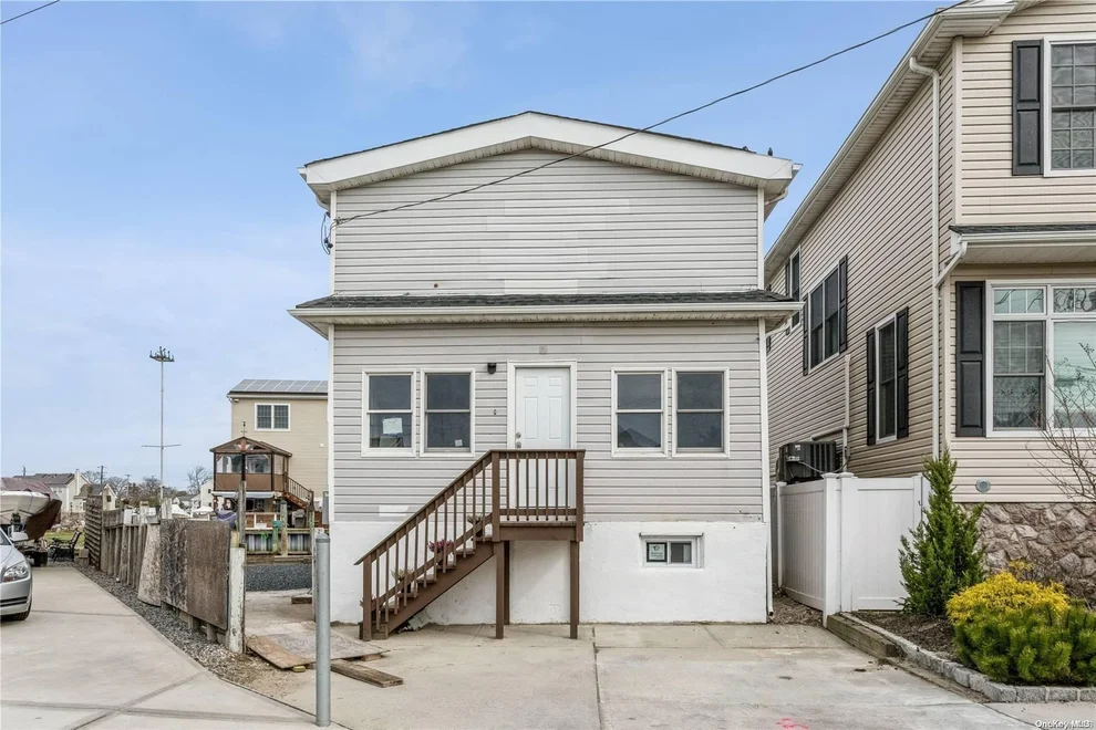 Unit for sale at 635 Lincoln Street, Hempstead, NY 11510