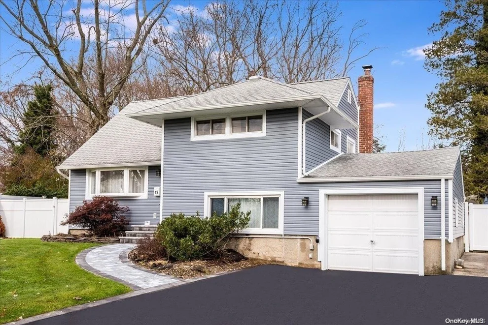 Unit for sale at 19 Lancaster Place, Huntington, NY 11746