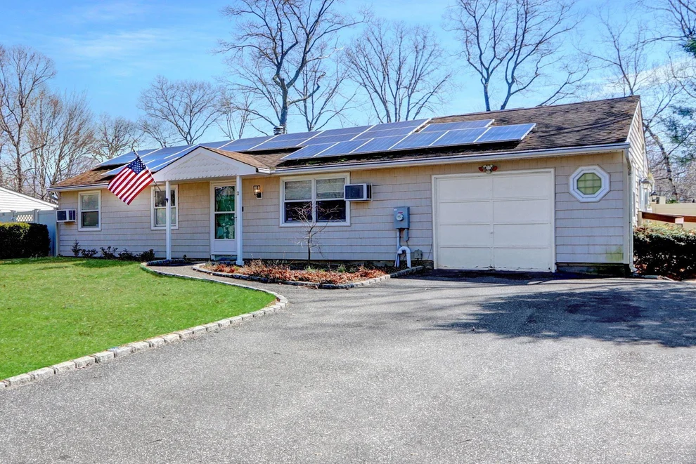 Unit for sale at 21 Highview Lane, Brookhaven, NY 11961
