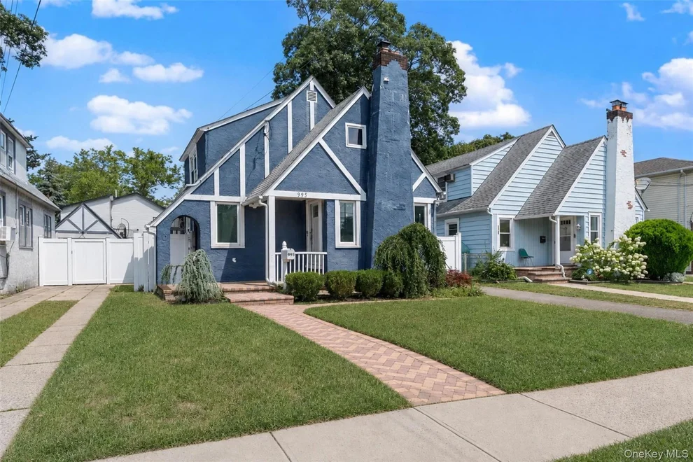 Unit for sale at 995 Kings Parkway, Hempstead, NY 11510