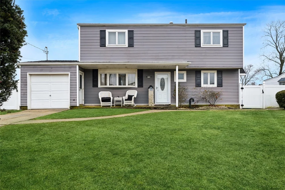 Unit for sale at 300 W 21st Street, Babylon, NY 11729