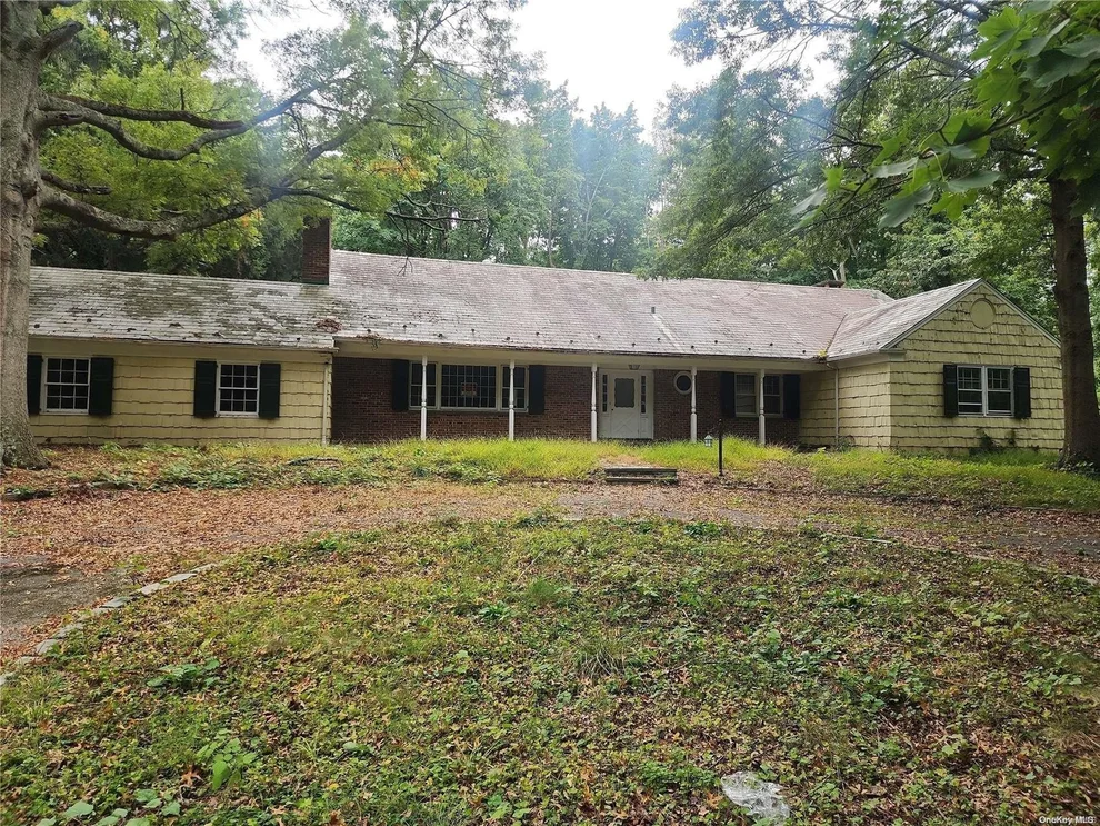 Unit for sale at 134 Skunks Misery Road, Oyster Bay, NY 11560