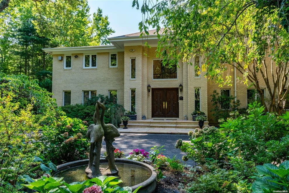 Unit for sale at 74 Bacon Road, North Hempstead, NY 11568