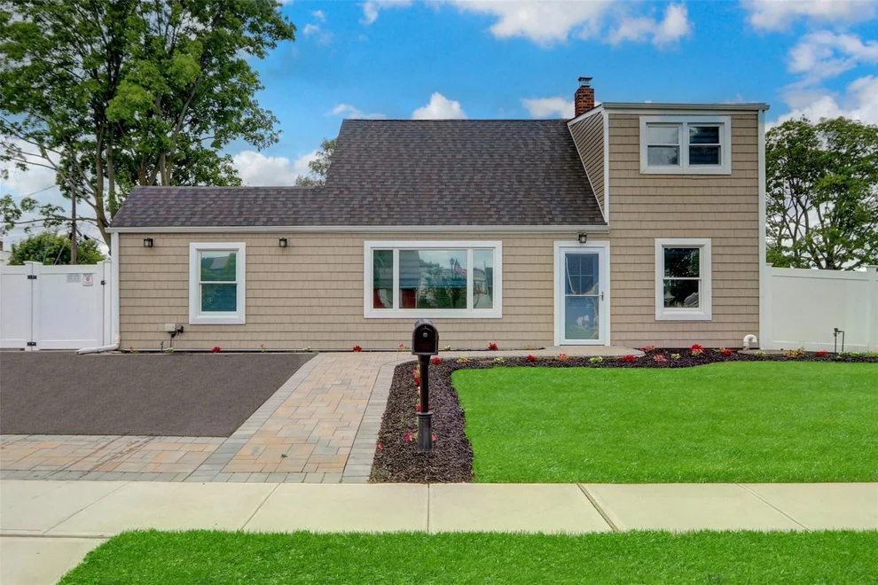 Unit for sale at 59 Harvest Lane, Hempstead, NY 11756