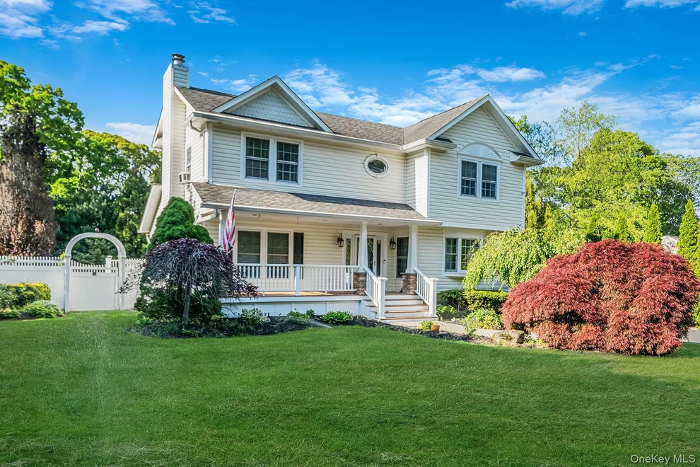 Unit for sale at 364 Twilight Lane, Smithtown, NY 11787
