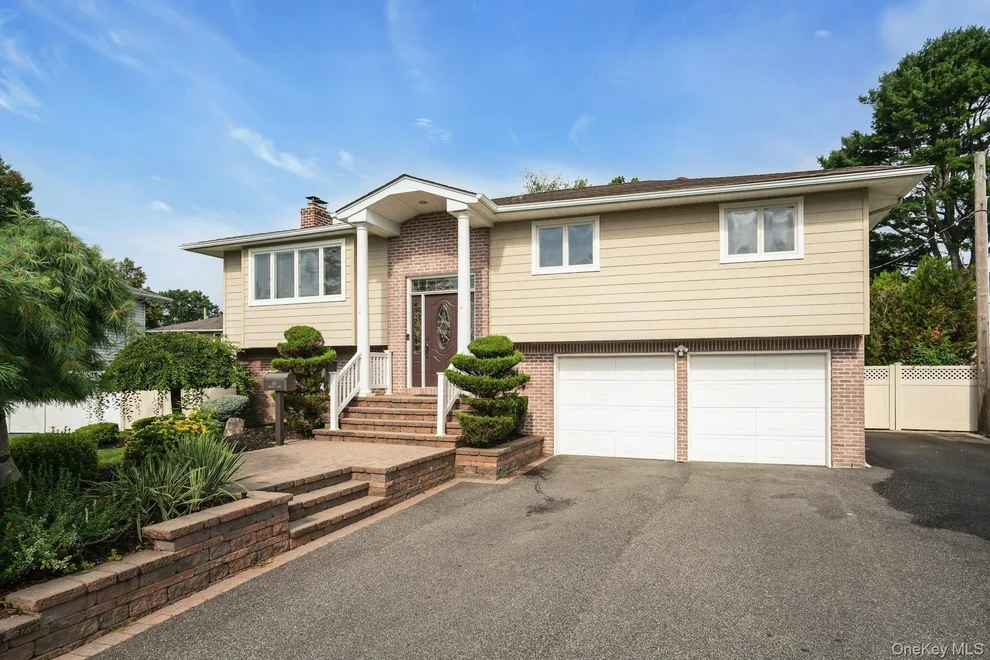 Unit for sale at 66 Harvest Lane, Smithtown, NY 11725