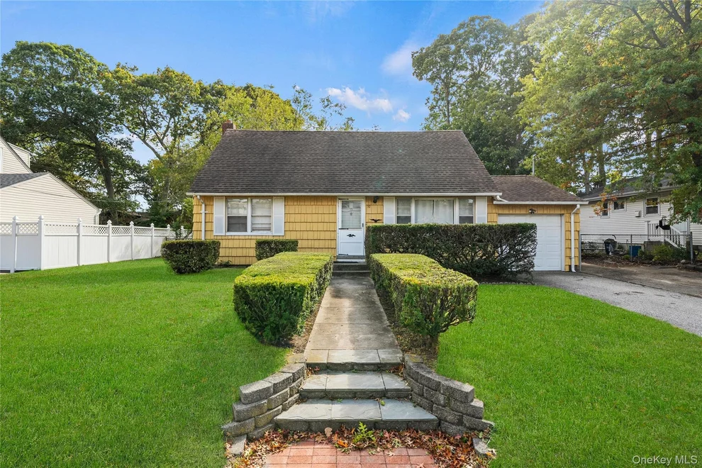 Unit for sale at 32 Phelps Lane, Babylon, NY 11703