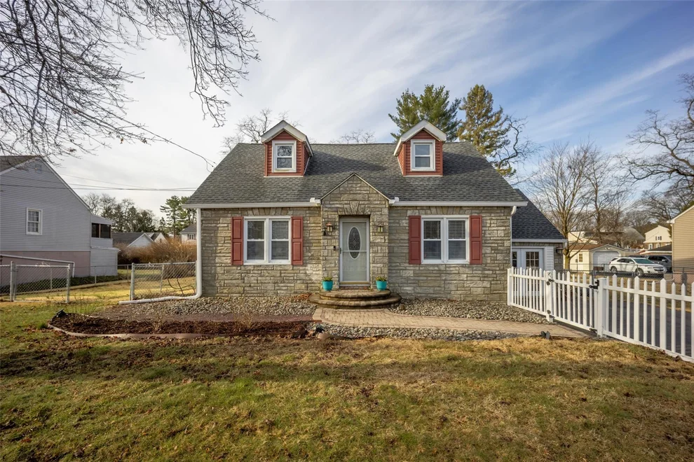 Unit for sale at 11 Locust Avenue, New Windsor, NY 12553