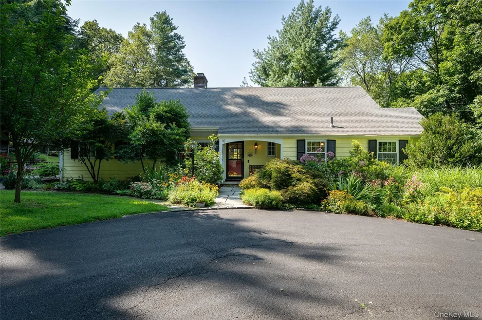 Unit for sale at 10 Mark Mead Road, Lewisboro, NY 10518