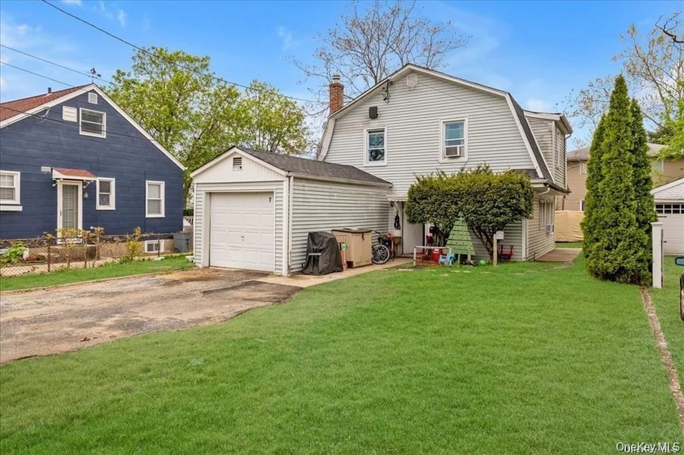 Unit for sale at 7 Sands Point Road, North Hempstead, NY 11050