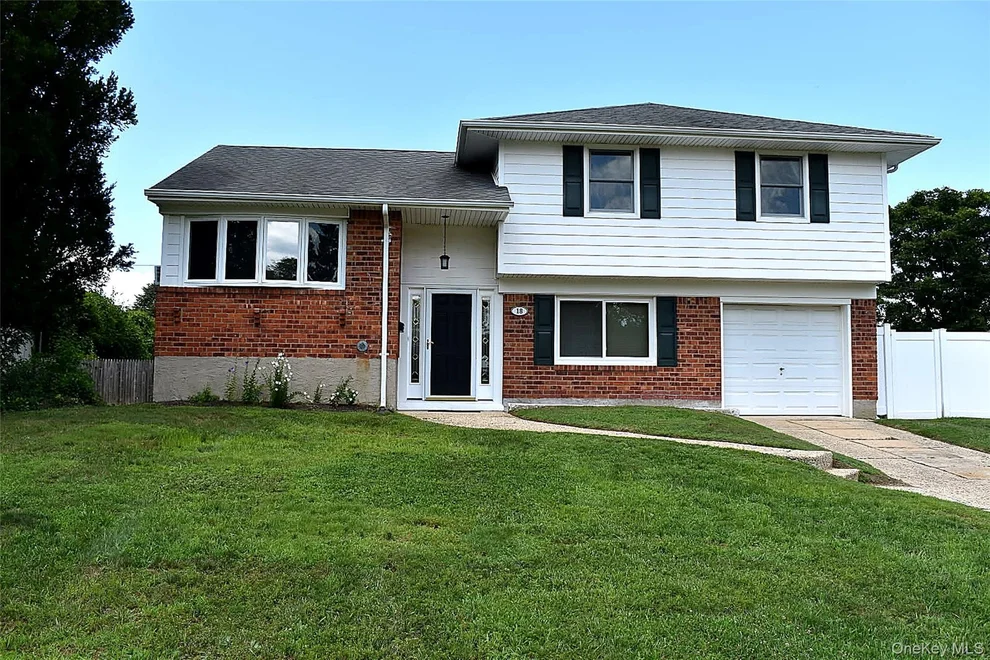 Unit for sale at 18 Brocton Lane, Smithtown, NY 11754