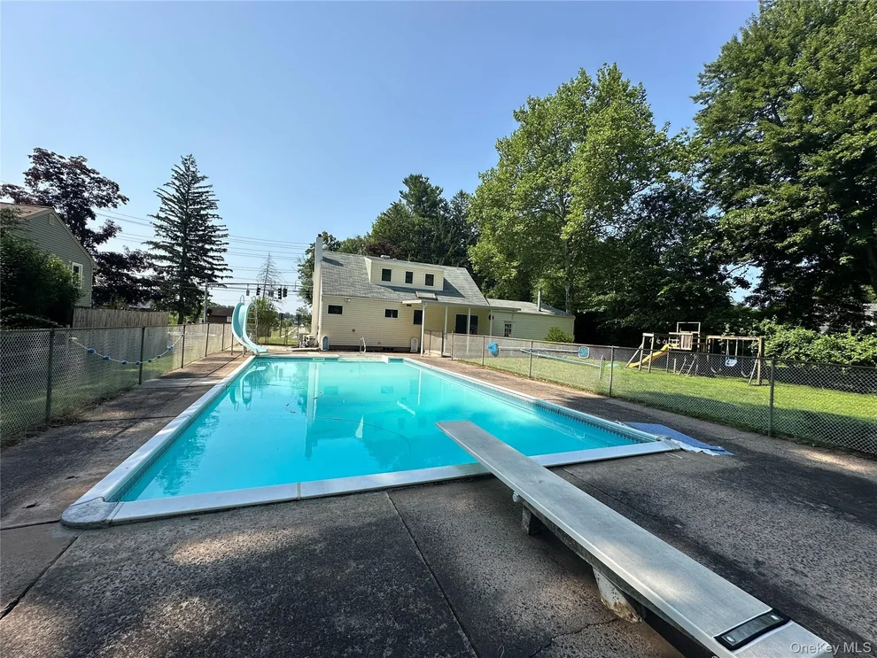 Unit for sale at 382 Convent Road, Orangetown, NY 10913