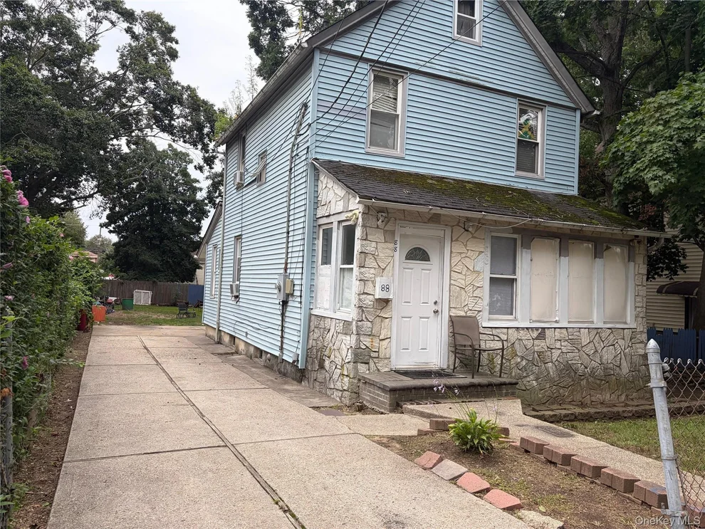 Unit for sale at 88 Colonial Avenue, Hempstead, NY 11520