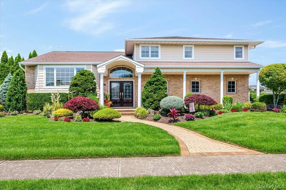 Unit for sale at 11 Knell Drive, Oyster Bay, NY 11762
