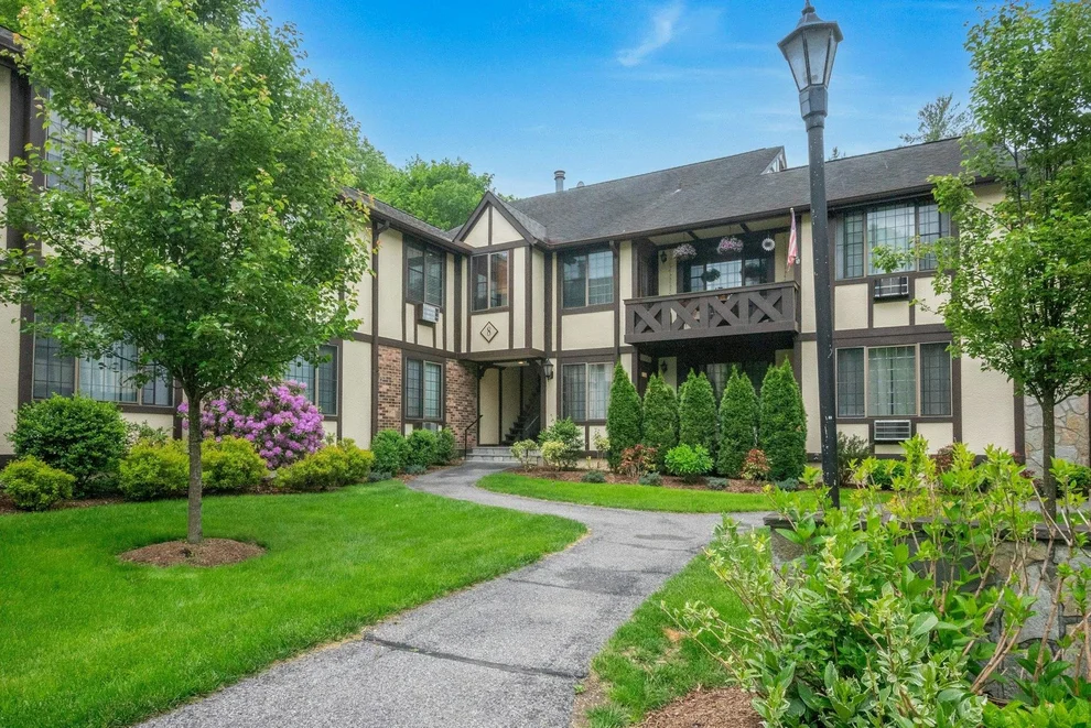 Unit for sale at 8 Foxwood Drive, Mount Pleasant, NY 10570