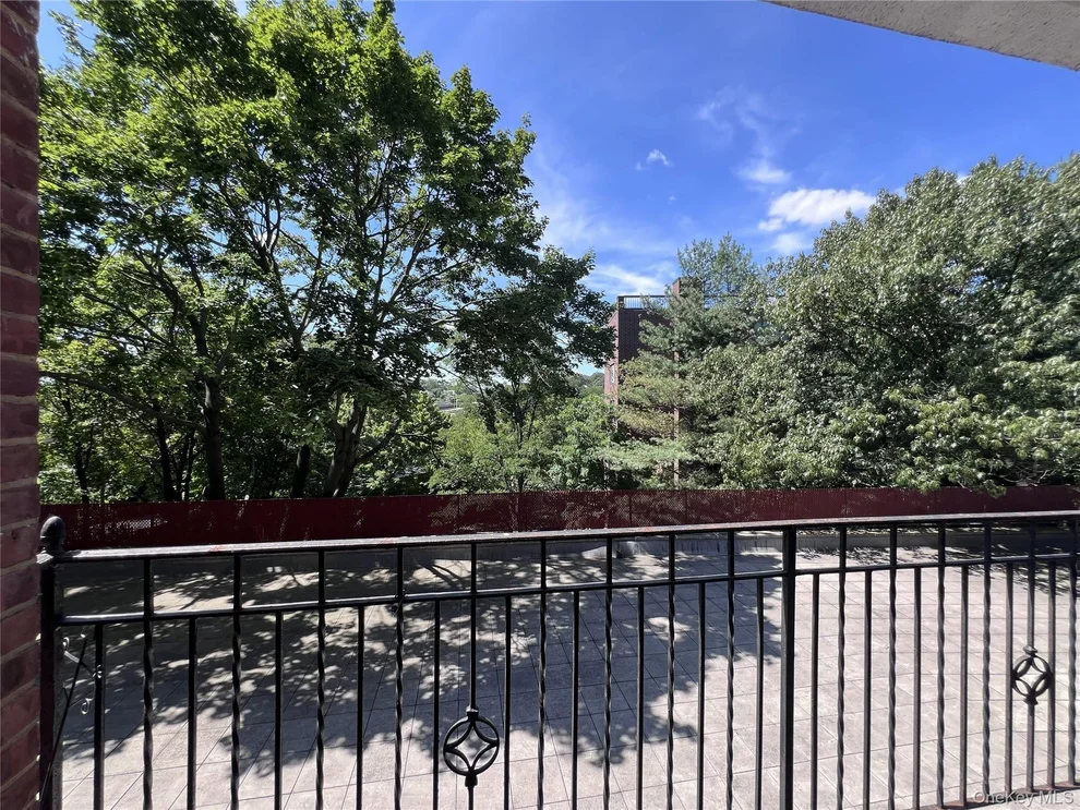 Unit for sale at 280 Collins Avenue, Mount Vernon, NY 10552