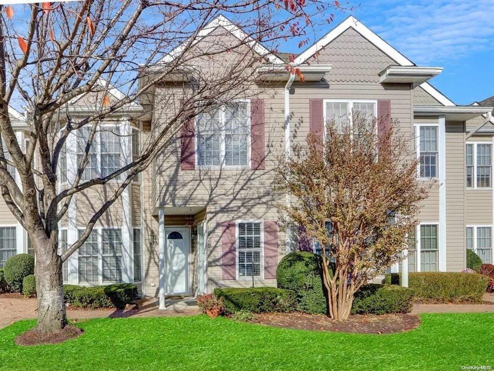 Unit for sale at 972 Madeira Boulevard, Huntington, NY 11747