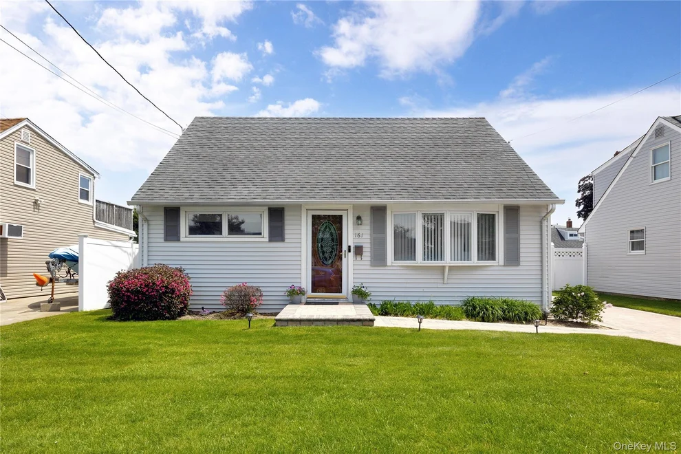 Unit for sale at 161 Division Avenue, Oyster Bay, NY 11758