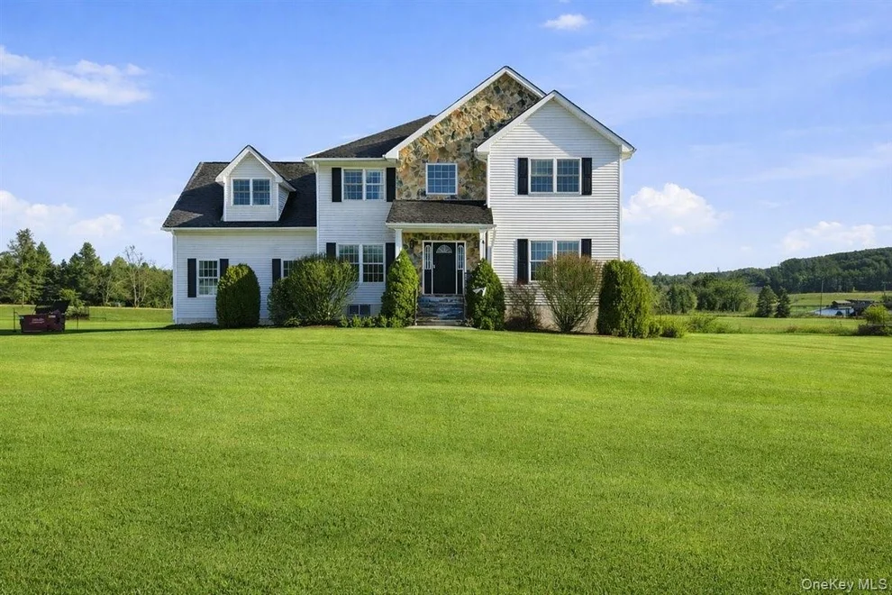 Unit for sale at 4 Picnic Woods Road, Lloyd, NY 12515