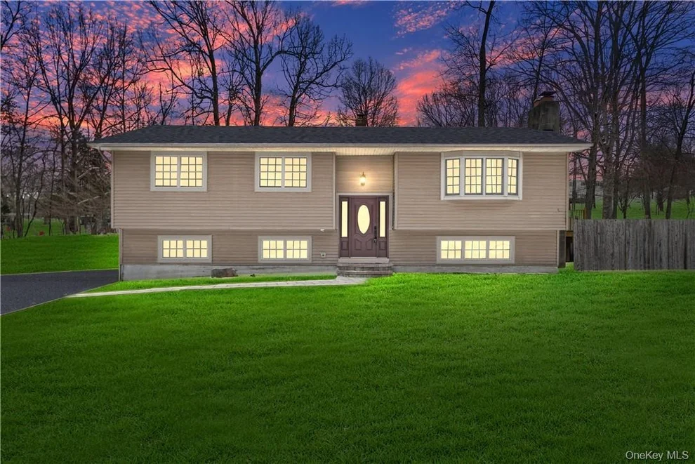 Unit for sale at 7 Lakeview Drive, Chester Town, NY 10918