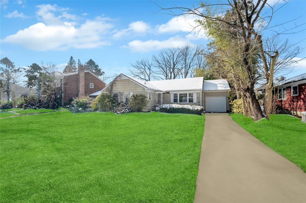 Unit for sale at 51 Tobin Avenue, North Hempstead, NY 11021