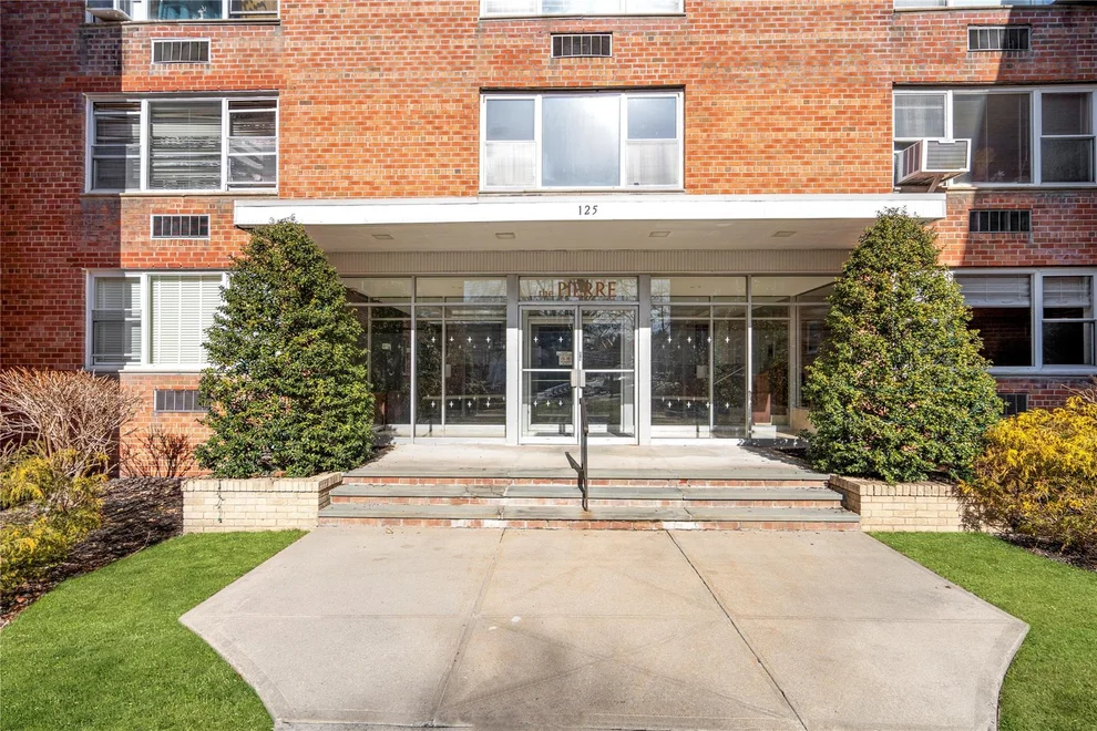 Unit for sale at 125 Main Street, North Hempstead, NY 11050