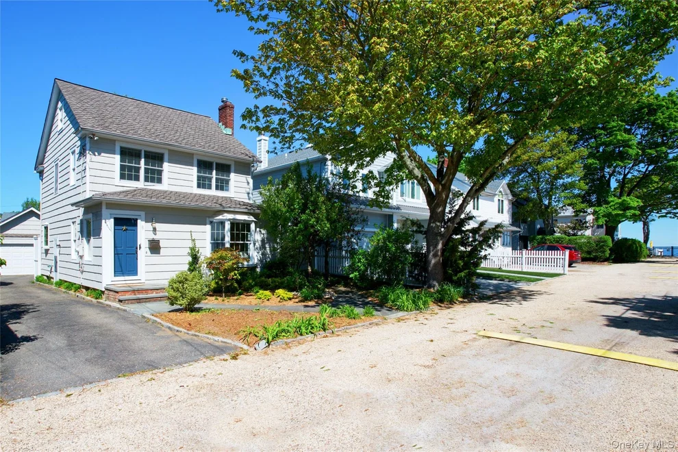 Unit for sale at 8 Revilo Road, Oyster Bay, NY 11709