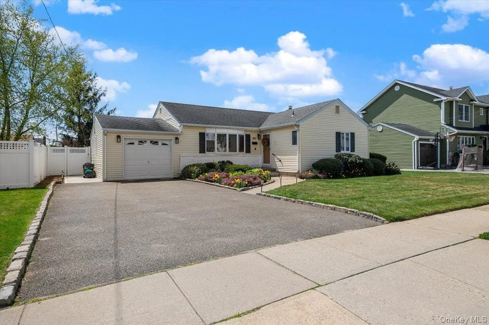 Unit for sale at 340 N Boston Avenue, Oyster Bay, NY 11758