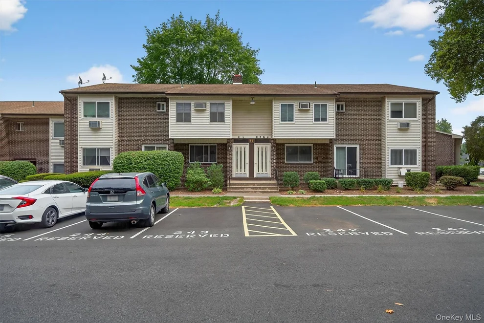 Unit for sale at 15K Blue Hill Commons, Orangetown, NY 10962