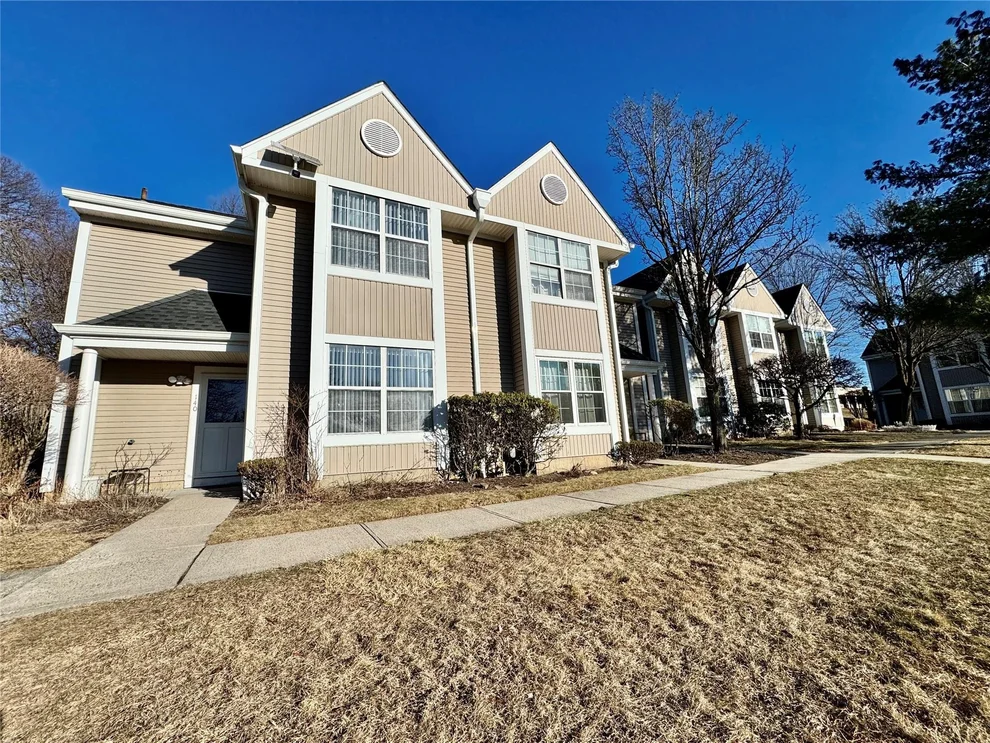 Unit for sale at 140 Creekside Circle, Ramapo, NY 10977
