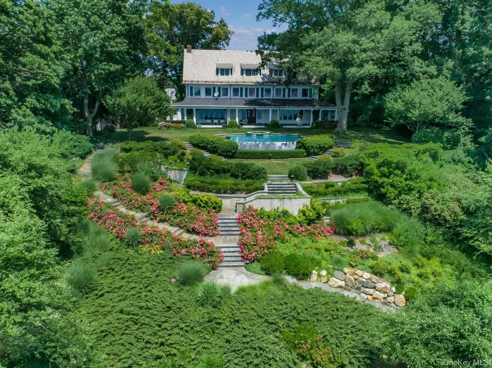 Unit for sale at 10 Hicks Lane, North Hempstead, NY 11050