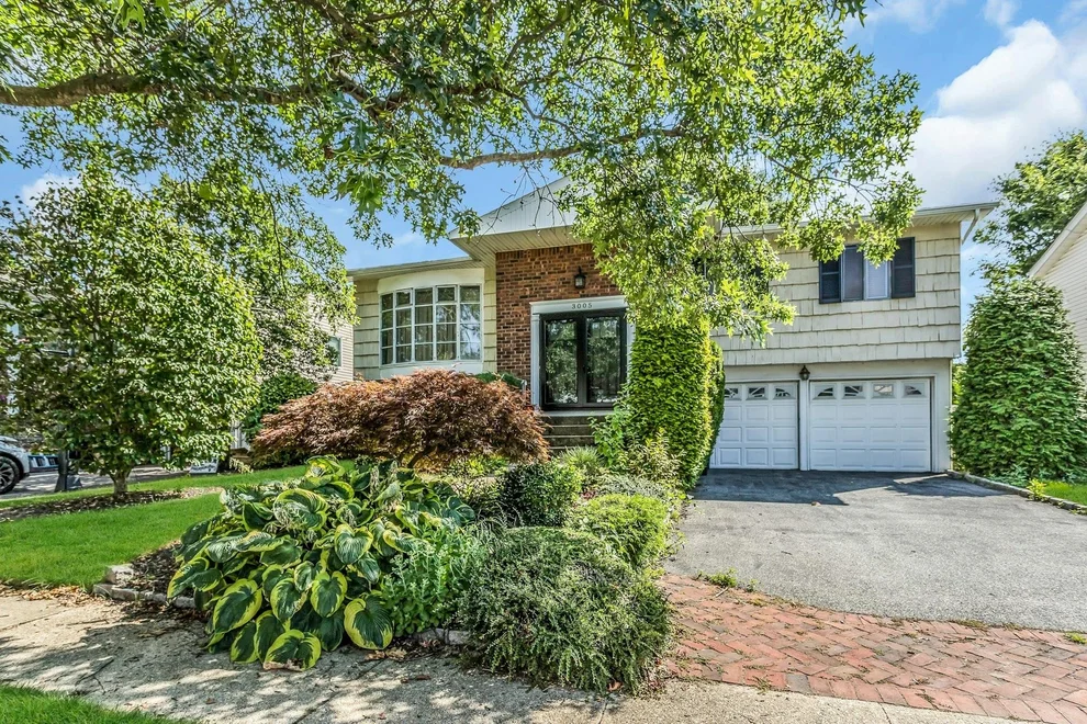 Unit for sale at 3005 Lonni Lane, Hempstead, NY 11566