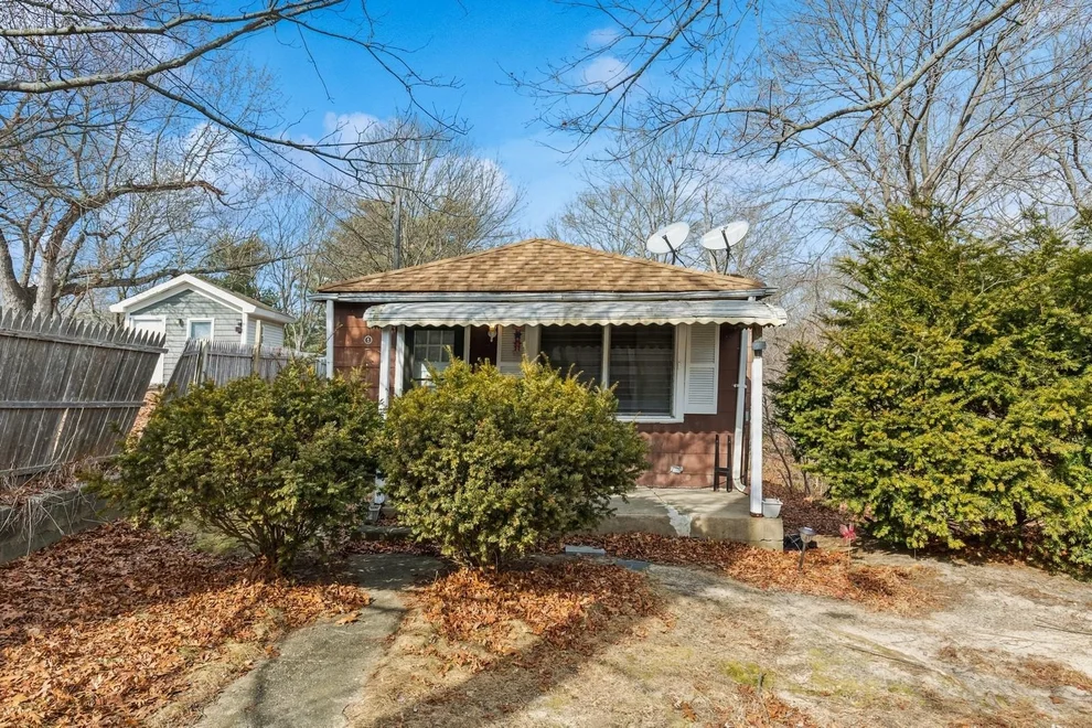 Unit for sale at 5523 Expressway Drive N, Brookhaven, NY 11742