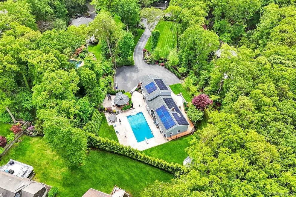 Unit for sale at 69 Bankside Drive, Huntington, NY 11721