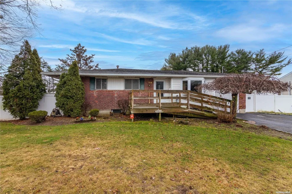 Unit for sale at 366 Grand Boulevard, Babylon, NY 11729