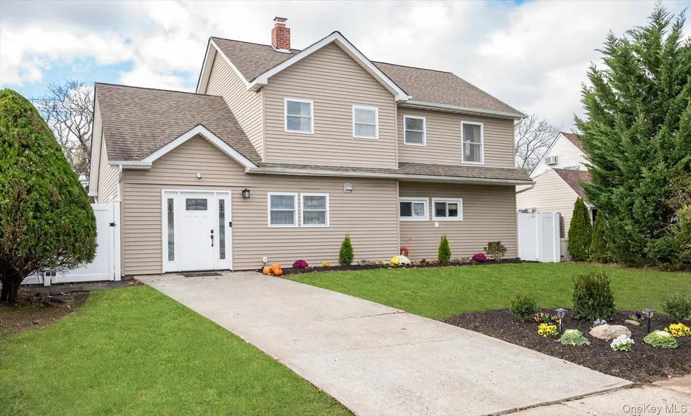 Unit for sale at 98 Hardy Lane, North Hempstead, NY 11590