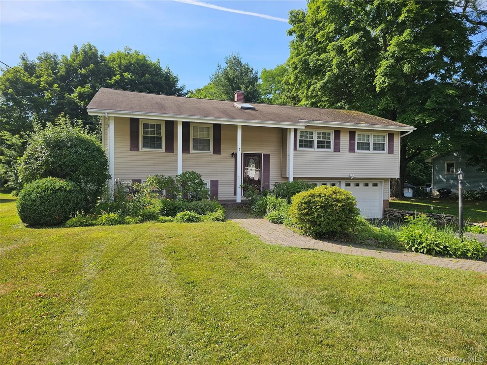 Unit for sale at 7 Scotchtown Drive, Middletown, NY 10941