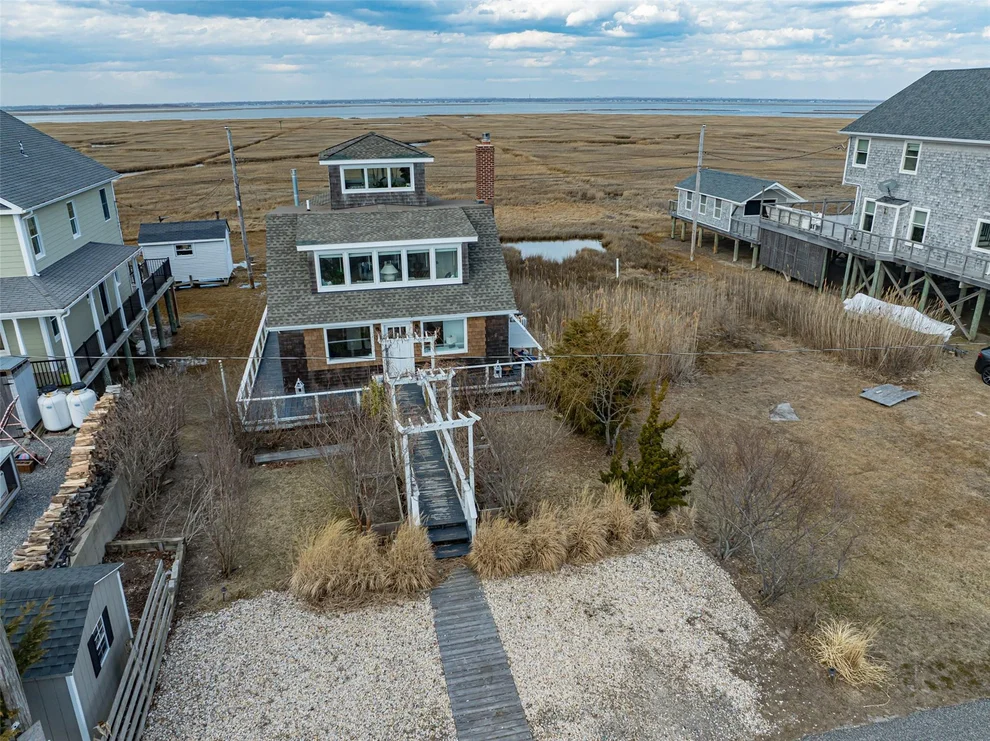 Unit for sale at 5 Cottage Walk, Babylon, NY 11702