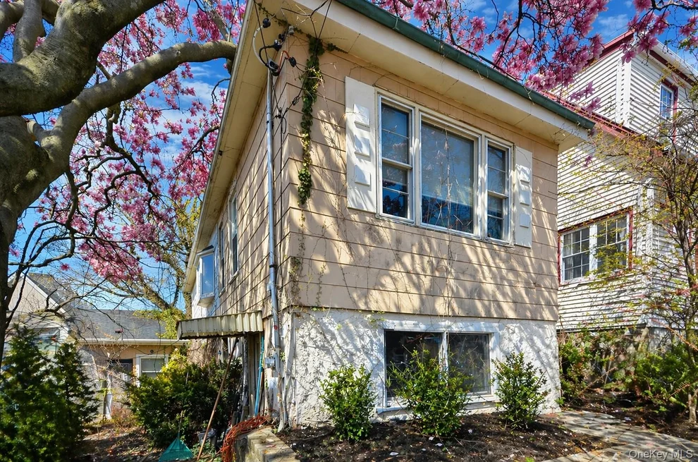 Unit for sale at 101 Rochelle Street, New York, NY 10464
