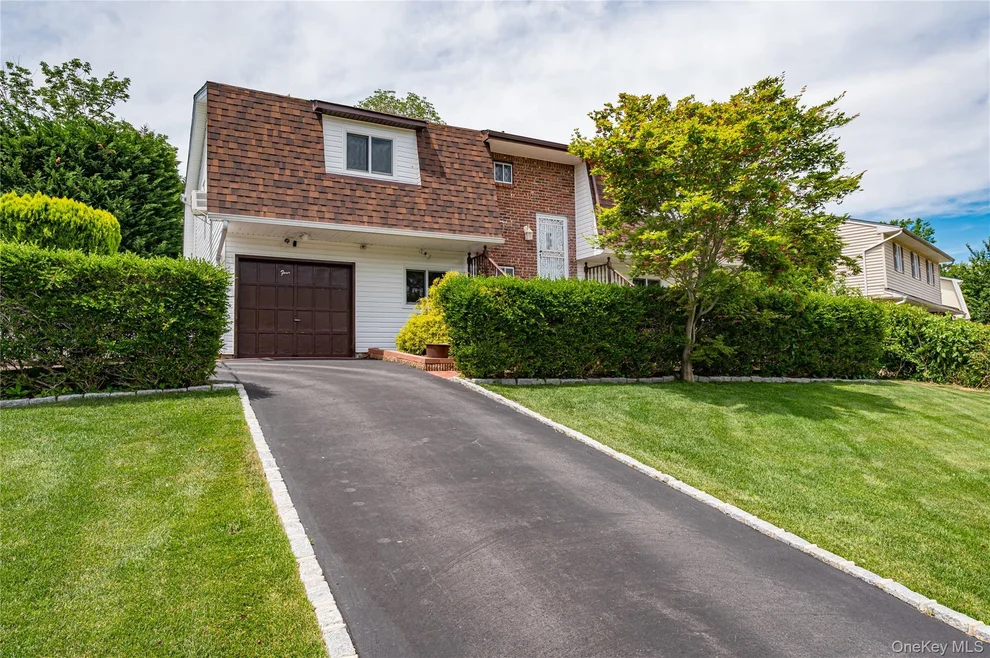 Unit for sale at 4 Bowman Lane, Smithtown, NY 11754