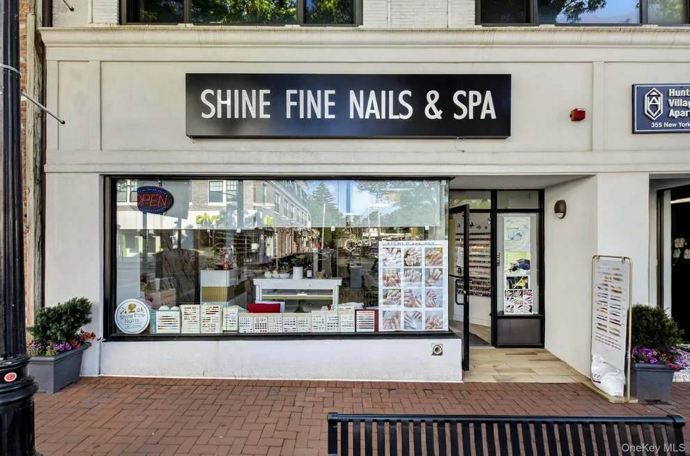 Unit for sale at 357 New York Ave, Huntington, NY 11743